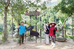 Chàng trai làm du lịch từ suối A Lin