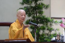 Tái hoạt động khóa tu Ngày an lạc ở Học viện Phật giáo VN tại TP.HCM: Đức Pháp chủ GHPGVN quang lâm khai thị