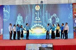 Nâng cao năng suất lao động gắn với cải thiện thu nhập