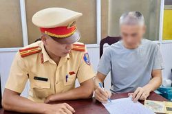 Phạt lái xe làm rơi đất ra đường Võ Chí Công