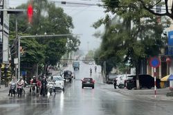 Cảnh báo mưa dông, mưa lớn cục bộ, lốc, sét, mưa đá và gió giật mạnh