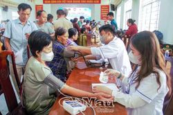 300 hộ dân khó khăn Xã Phan Ngọc Hiển được khám bệnh, cấp thuốc miễn phí