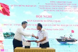 VietinBank hỗ trợ xuồng CQ-01 trị giá 5,2 tỷ đồng cho Hải quân