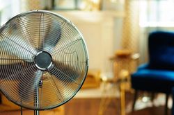 Càng bật quạt càng thấy nóng? Có thể bạn đang đặt sai 3 vị trí này mà không biết