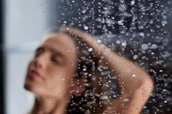 Trời nóng tắm gội 3 - 4 lần mỗi ngày có thực sự tốt? Nhiều người đang mắc sai lầm mà không hay biết