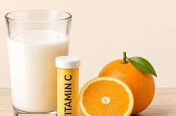 Uống vitamin C với sữa được không?