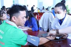 1.000 công nhân tại khu công nghiệp, chế xuất được khám sức khỏe miễn phí