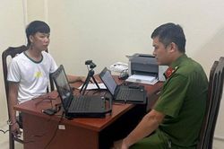 Tạm giữ 2 đối tượng lao xe vào CSGT