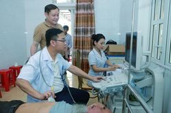 Hơn 400 người dân ở Nghệ An được khám, sàng lọc các bệnh ung thư miễn phí