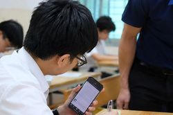Chụp đề đưa lên AI để tìm đáp án, một thí sinh bị phát hiện ngay trong giờ thi