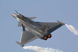 Triển vọng bán Su-57E của Nga chấm dứt khi Ấn Độ ký hợp đồng mua 114 tiêm kích Rafale Pháp?