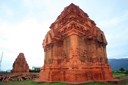 Bộ Xây dựng nói gì về đề xuất điều chỉnh hướng tuyến đường sắt tốc độ cao Bắc- Nam tránh tháp Hòa Lai?