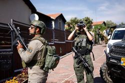 Máy bay không người lái của Hezbollah phơi bày 'gót chân Achilles' của Israel