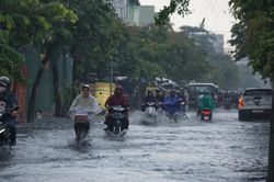 Không khí lạnh kèm mưa lớn đã vào Việt Nam, Cao Bằng giảm liền 10 độ