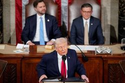 Ông Trump muốn gì từ tân lãnh đạo tình báo?