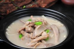 Một bộ phận của heo được ví như '10 thang thuốc bổ'