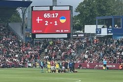 Eriksen ngã quỵ ngay trên sân