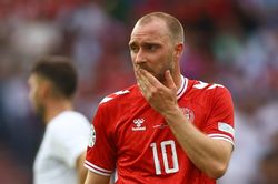 Tình trạng của Eriksen sau khi đổ gục lần hai