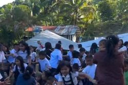 Học sinh hoảng loạn giữa động đất ở Philippines
