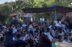 Cảnh kinh hoàng khi động đất làm rung chuyển trường học ở Philippines