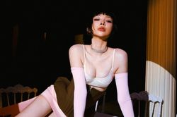 'Ly hôn rồi đổ đốn' và những lời miệt thị tấn công Tóc Tiên