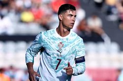 Hơn 12 triệu lượt xem cú đánh đầu hỏng của Ronaldo