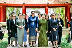 Phu nhân Thủ tướng Lê Minh Hưng cùng phu nhân Thủ tướng 3 nước trải nghiệm các hoạt động văn hóa tại Văn Miếu - Quốc Tử Giám