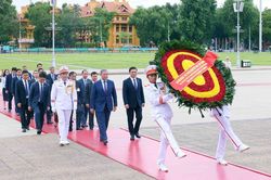 Thủ tướng Campuchia vào Lăng viếng Chủ tịch Hồ Chí Minh và tưởng niệm các Anh hùng Liệt sĩ