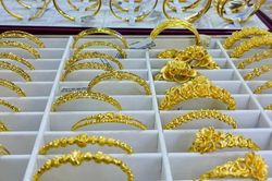 Chiều 8/6, giá vàng trong nước tiếp tục rơi, giảm 5-6 triệu đồng/lượng