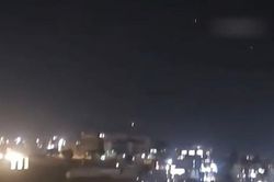 Iran nã tên lửa vào Israel, nhận cảnh báo 'rắn'