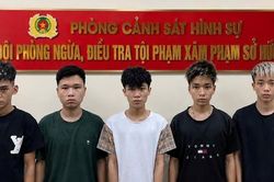 Bắt giữ 5 thanh thiếu niên cướp xe, điện thoại của người đi đường