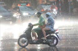 Hà Nội đón 'mưa vàng' giải nhiệt