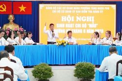 Sinh hoạt chi bộ: Gần d&acirc;n, s&aacute;t việc v&agrave; tranh luận t&iacute;ch cực