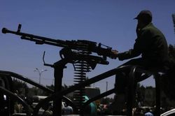 Houthi và Hezbollah tấn công Israel
