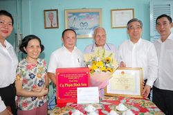 Lãnh đạo TPHCM thăm, chúc thọ người cao tuổi