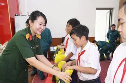 Lan tỏa yêu thương đến học sinh nghèo vùng hải đảo Kiên Hải