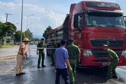 Xe đầu kéo va chạm xe máy trên quốc lộ 20 khiến 2 người tử vong