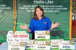Bỏ phố về quê, cô gái thu tiền tỉ từ loài 'ngủ ngày, ăn đêm'