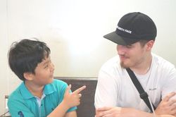 Hai anh em 9 tuổi gây sốt vì nói thành thạo 3 ngoại ngữ