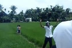 Hình ảnh đồng lúa Việt Nam trong MV World Cup huyền thoại