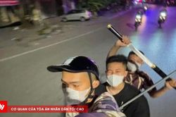 Mang theo súng tự chế, kiếm dạo phố đăng mạng xã hội lấy oai