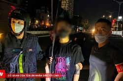 Khống chế nhóm đối tượng mang hung khí 'diễu phố' đêm