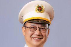 NSND Hồng Tuấn 'Của để dành' ngoài đời là Trung tá công an, 58 tuổi mới lên chức
