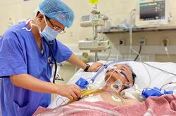 Xúc động lá thư con gái động viên bố trước ngày phẫu thuật ghép phổi