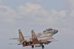 Israel tấn công hàng loạt mục tiêu quân sự trên lãnh thổ Iran