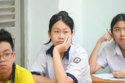 Điểm thi lớp 10 TPHCM: Sự đối lập giữa cơn mưa điểm 10 và môn thi khắc nghiệt