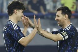 Argentina bảo vệ ngôi vương World Cup: Messi chờ vượt Maradona