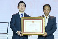 Hà Nội FC nhận Huân chương Lao động hạng Nhì trong ngày đặc biệt
