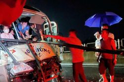 Tai nạn li&ecirc;n ho&agrave;n tr&ecirc;n cao tốc, 8 xe cứu thương đến hiện trường