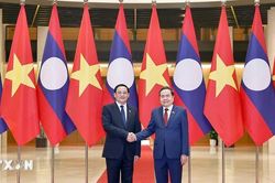 Chủ tịch Quốc hội Trần Thanh Mẫn hội kiến Thủ tướng Lào Sonexay Siphandone
